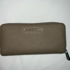 Michael Kors Wallet - Taupe/Tan